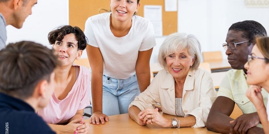 Menschen, die gemeinsam lernen